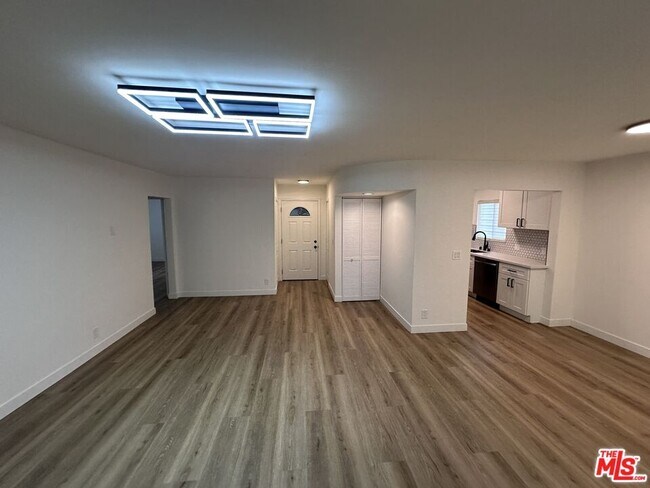 Foto del edificio - 314 S Clark Dr