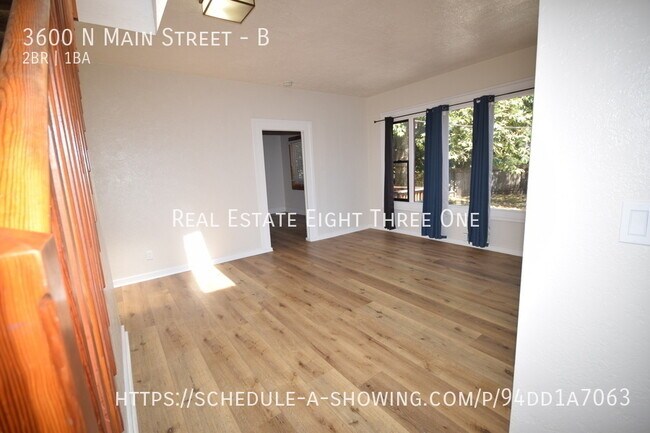 Foto del edificio - 3600 N Main St
