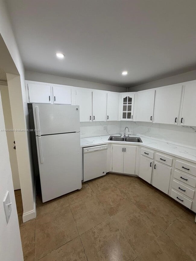 Building Photo - 10701 Royal Palm Blvd