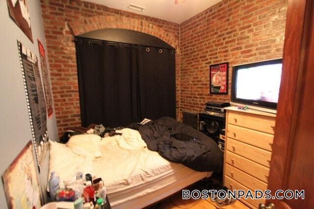 Building Photo - 1109 Boylston St