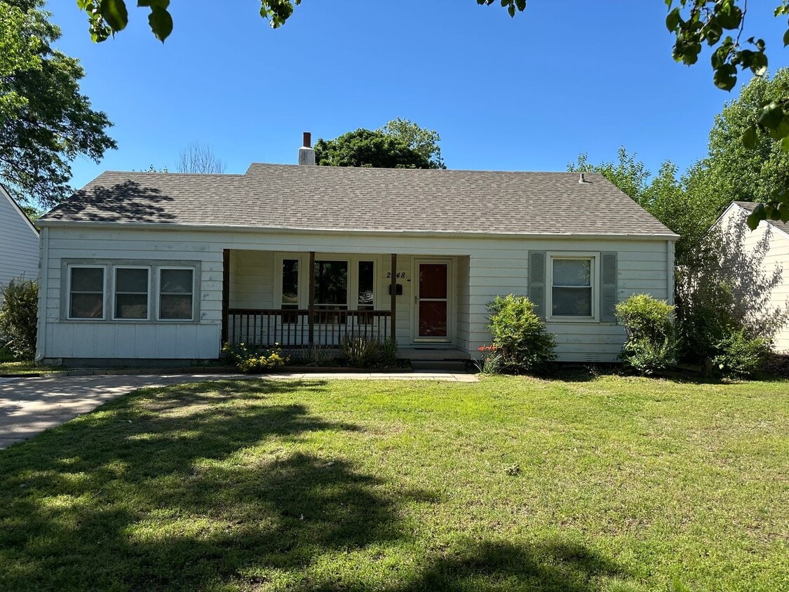 Primary Photo - 2448 E Aloma St