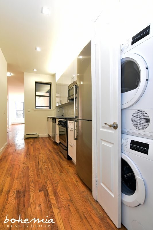 Building Photo - 305 W 113th St