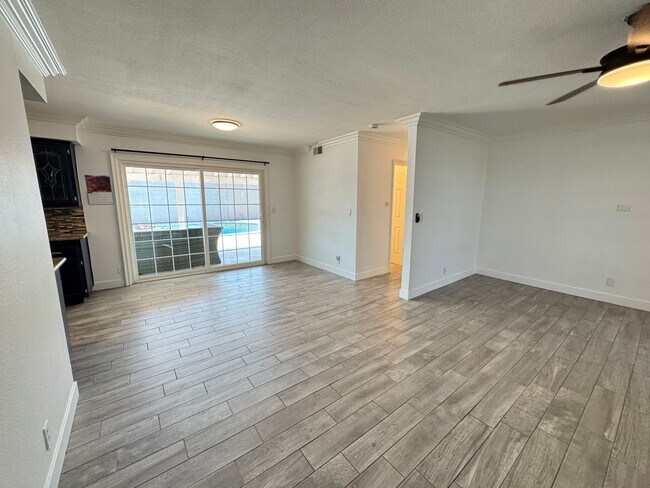 Foto del edificio - Beautiful 3Bd/2Ba Home With Pool Located I...