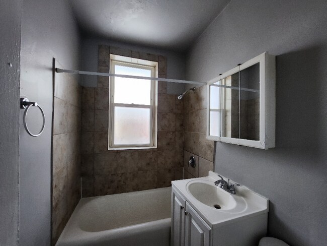 Photo - 644 N Mayfield Ave Apartment