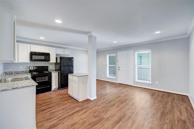 Building Photo - 835 Heights Blvd