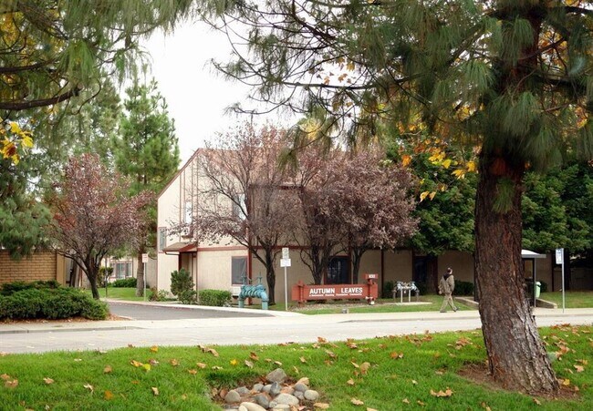 Foto del edificio - 2470 Nut Tree Rd