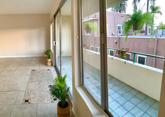 Foto del edificio - 1187 E 3rd St