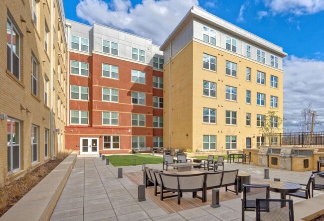 Building Photo - 2317 Huntington Ave