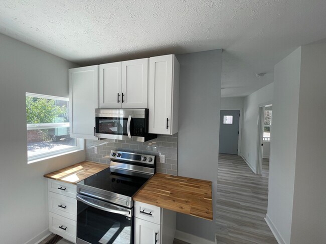 Foto del edificio - 2275 W 11th St