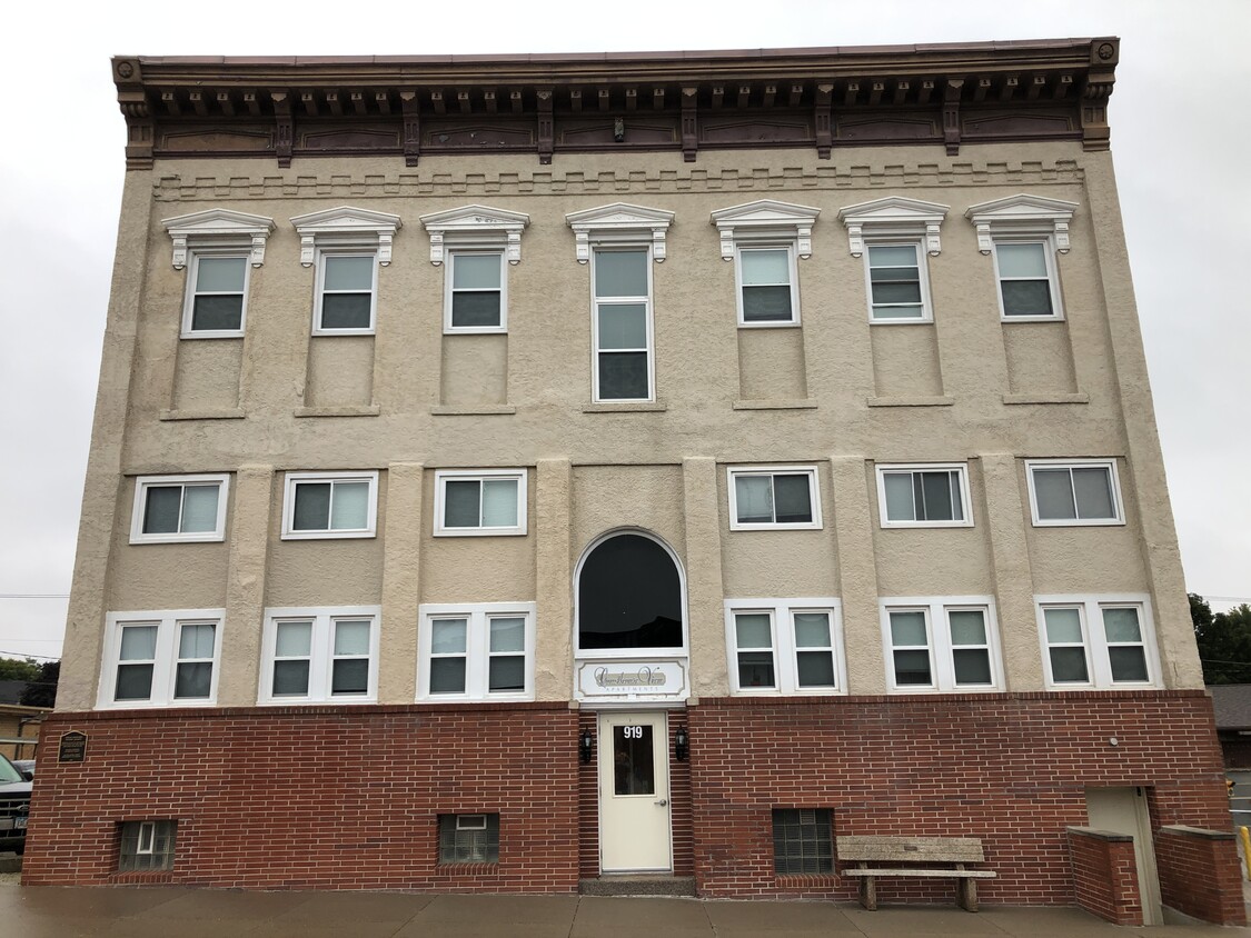 Primary Photo - Courthouse View Apartments