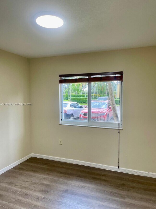 Foto del edificio - 3415 NE 9th Dr