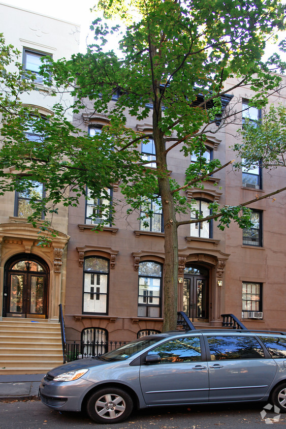Building Photo - 321 Clinton St