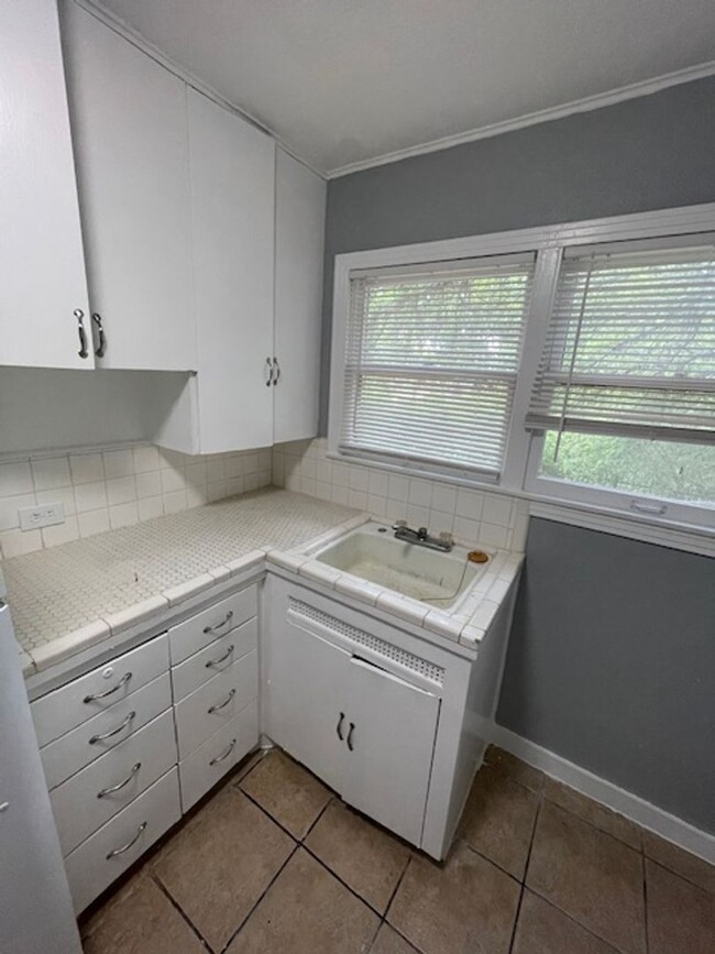 Building Photo - 3412 W Brookview Dr