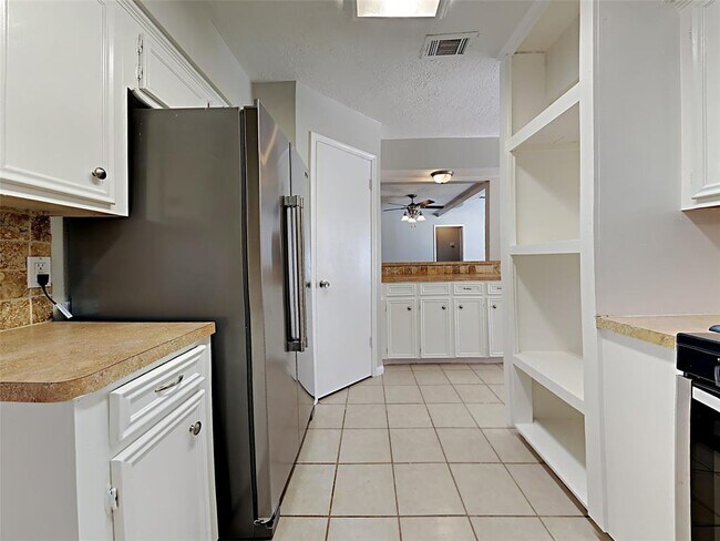 Foto del edificio - 29119 Stapleford St