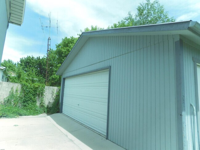 Building Photo - 7107 S 1245 W