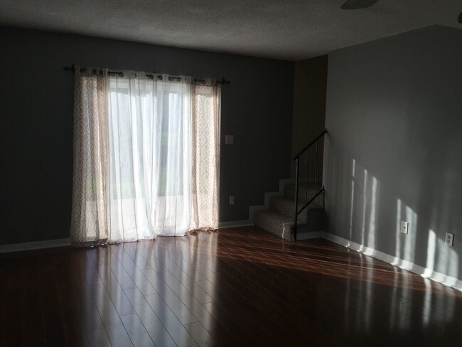Building Photo - Clean 2/1.5 Townhouse in SE Ocala