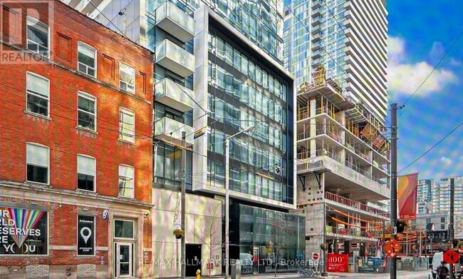 Building Photo - 11-2711 Charlotte St