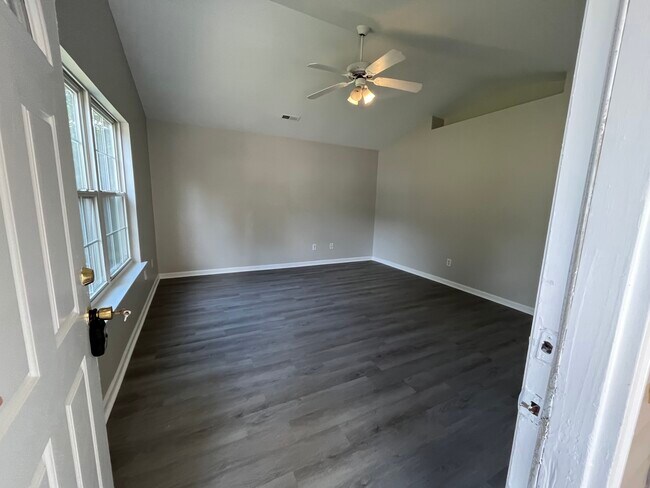 Building Photo - 2307 Toddville Rd