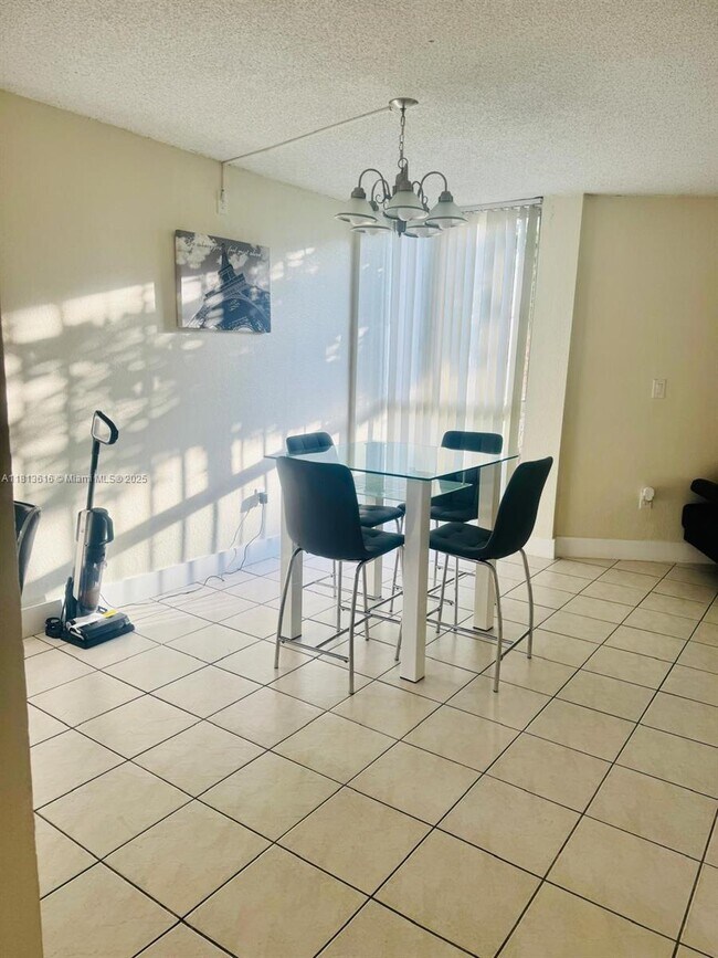 Foto del edificio - 7035 NW 186th St