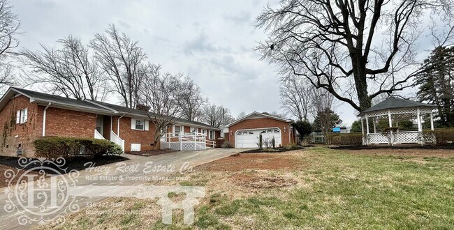 Building Photo - 204 Trail Four