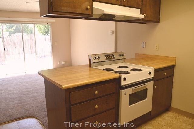 Building Photo - Large two bedroom duplex with great yard!