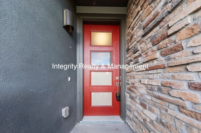 Foto del edificio - 3 Bed/2.5 Bath Townhome, 1999 sq ft, 2160 Meadows Blvd Unit A