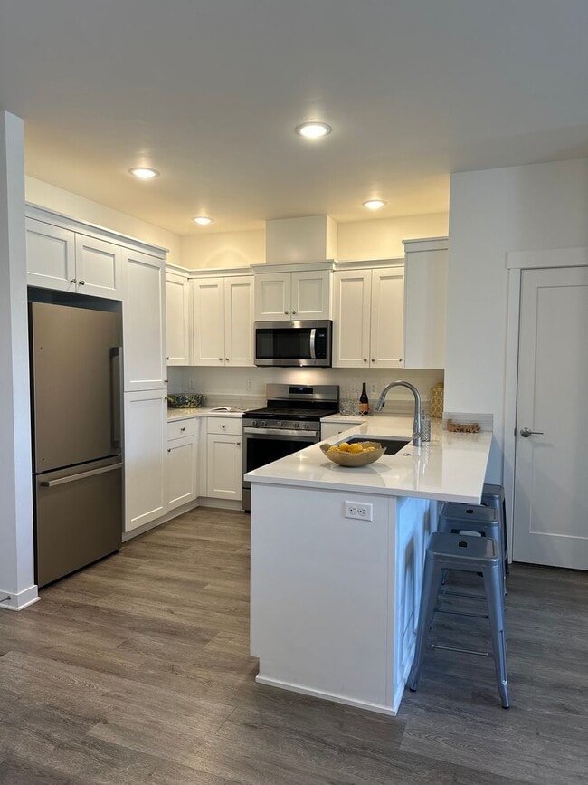 Building Photo - Like-New Home in Desirable Luderman Crossing!