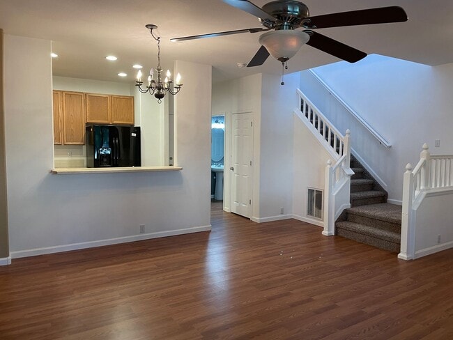 Cute 2bd, 2.5ba Townhome Across from Cotto... - Cute 2bd, 2.5ba Townhome Across from Cotto...
