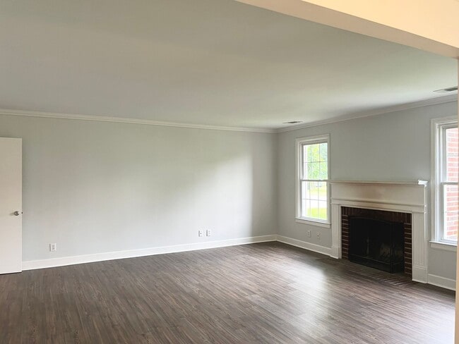 Building Photo - Charming 3 bed, 2 bath on Corner Lot in Old Pooler