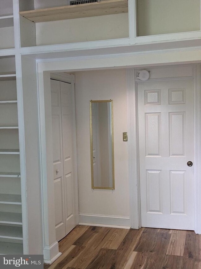 Building Photo - 1314 King St