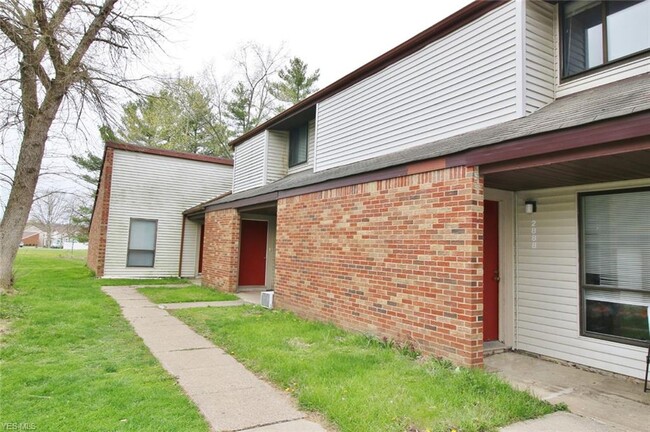 Building Photo - 2888 Vista View Dr