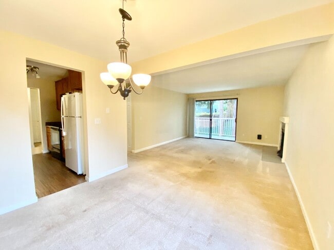 Building Photo - Great Condo For Rent