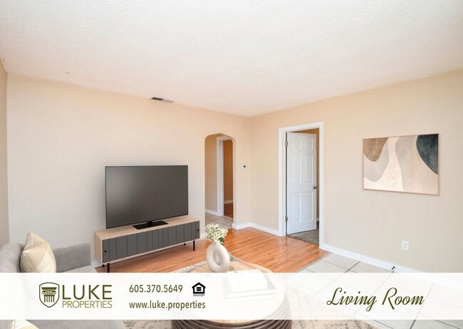 Building Photo - 2310 S Euclid Ave