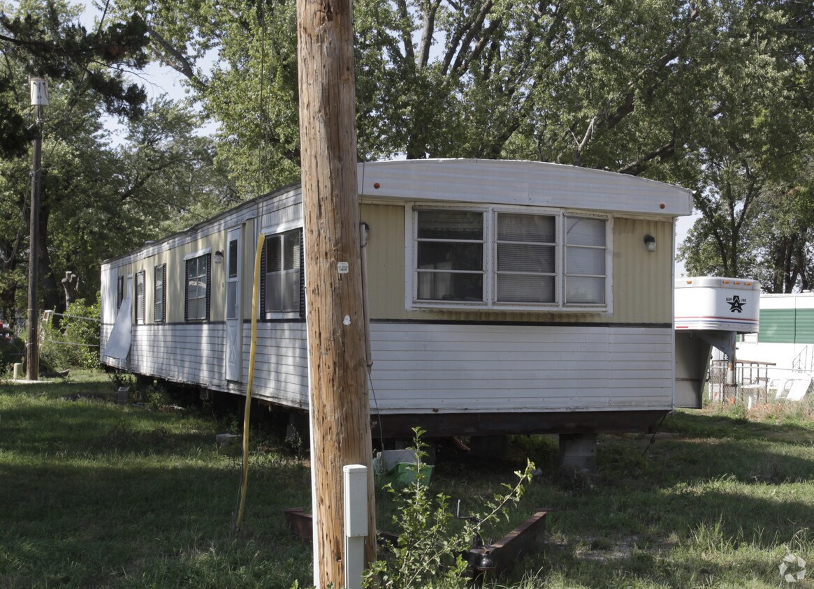 Primary Photo - 308 W Reichmuth Rd