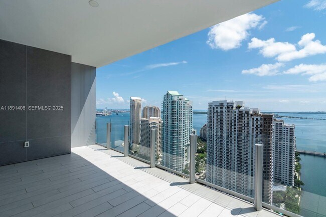 Foto del edificio - 300 Biscayne Blvd Way