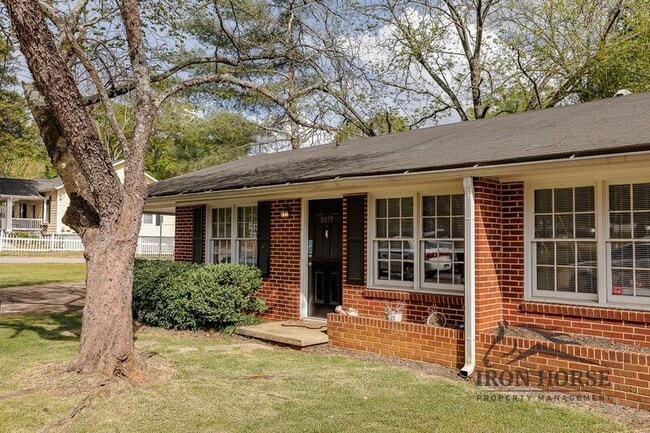 Building Photo - 2021 S Lumpkin St