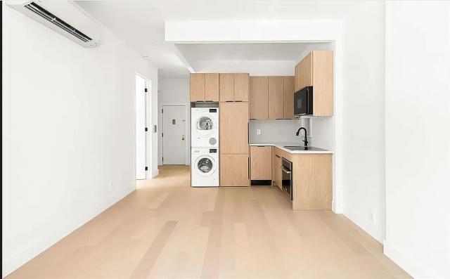 Foto del edificio - 2 bedroom in Brooklyn NY 11215