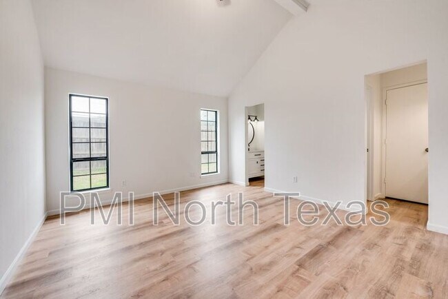 Foto del edificio - 8880 Woodstream Dr