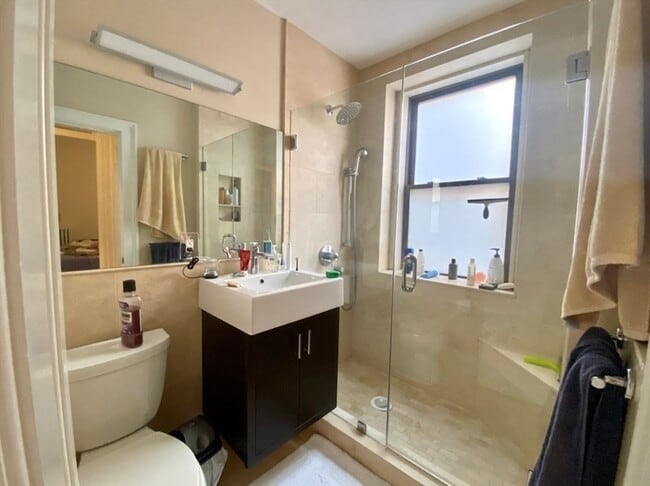 *Las imágenes son muestras representativas de la unidad anunciada. En algunos casos, las unidades reales que visita... - 400 Commonwealth Ave