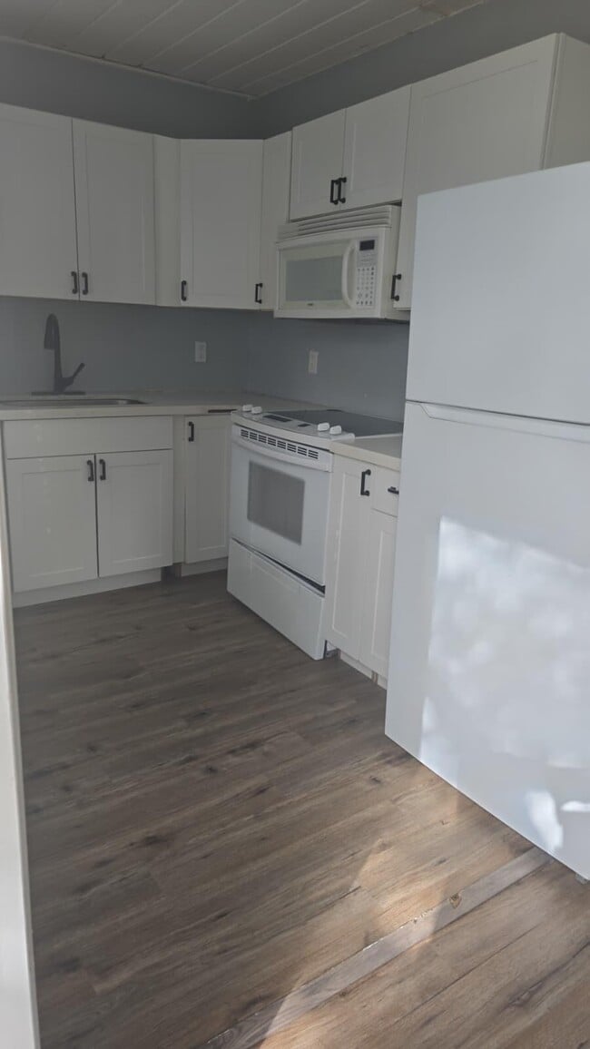 Foto del edificio - 220 Fleming Ave