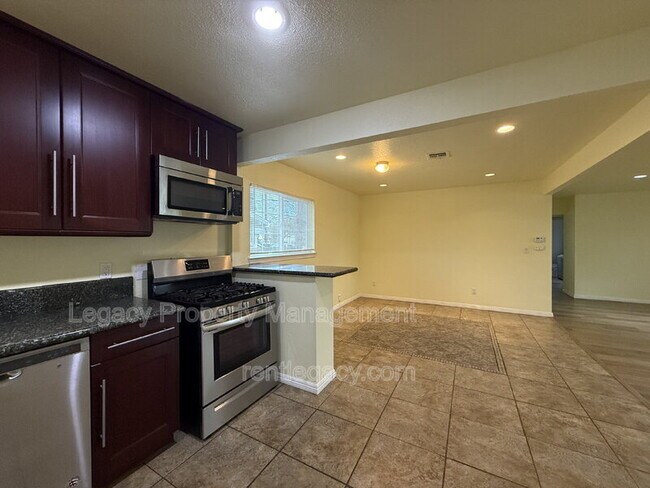 Building Photo - 725 Bryte Ave