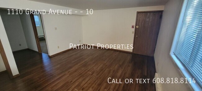 Building Photo - 2 bed/1 bath apartment in Prairie Du Sac, WI!