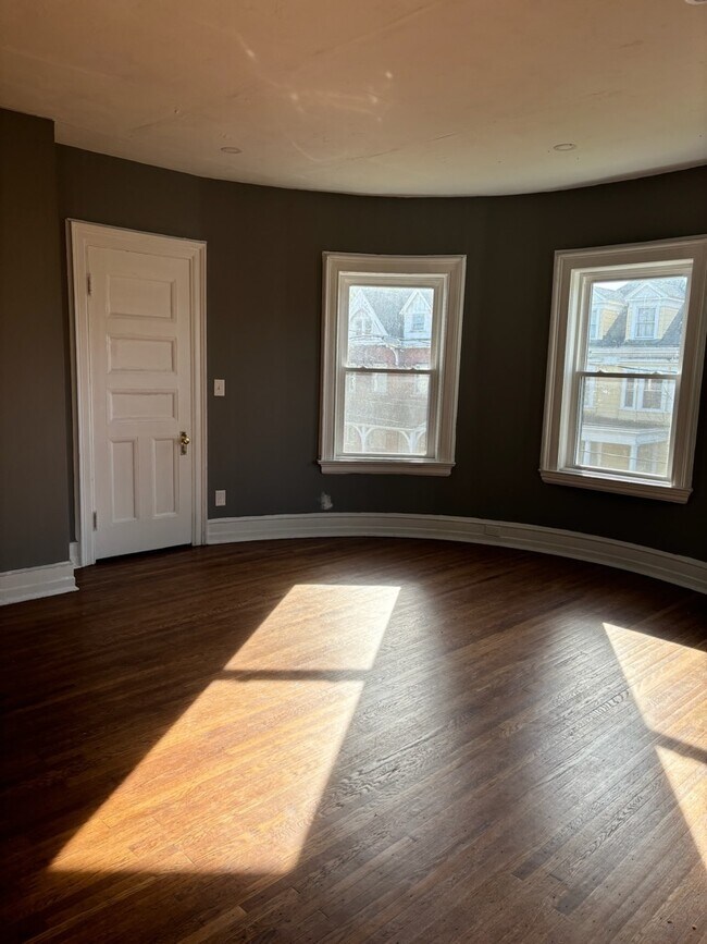 Building Photo - 1093 Ellicott St