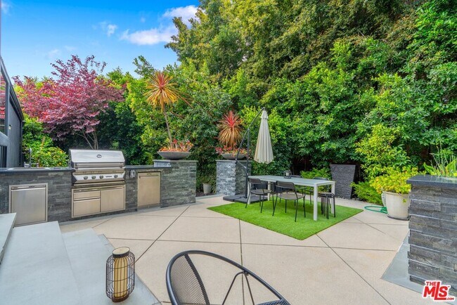 Foto del edificio - 2903 Nichols Canyon Rd