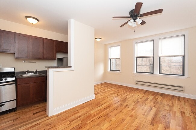 Building Photo - 851 W Diversey Pky