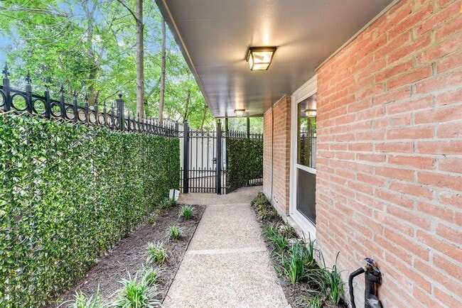 Building Photo - 6306 Riverview Way