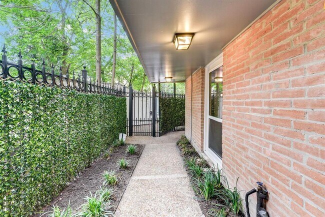 Foto del edificio - 6306 Riverview Way