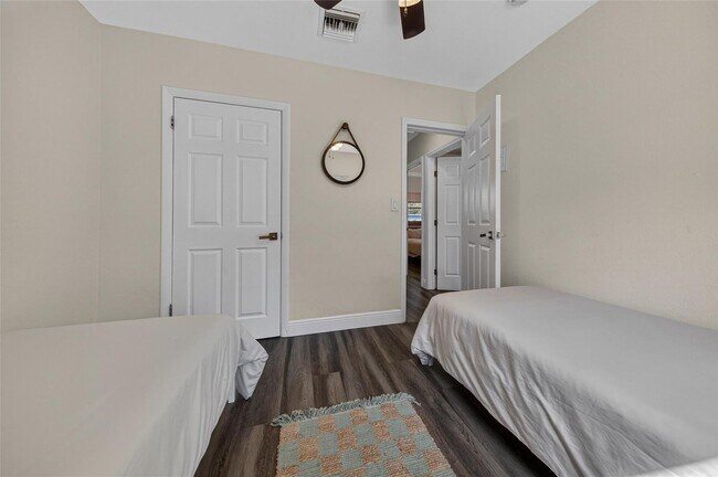 Foto del edificio - 540 NE 59th Ct