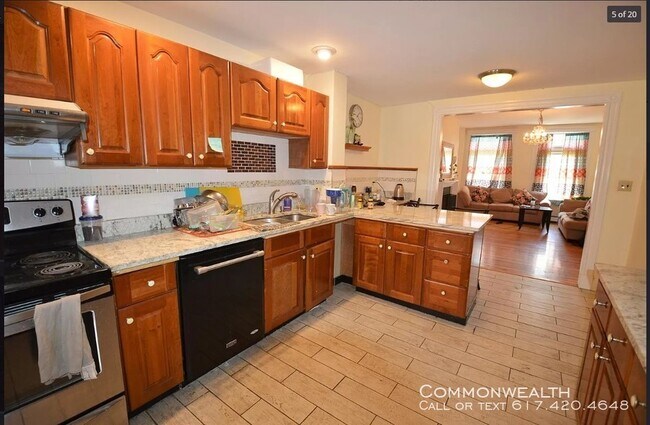 Building Photo - Brookline Beacon Brownstone 4 bed 2 bath 8/1