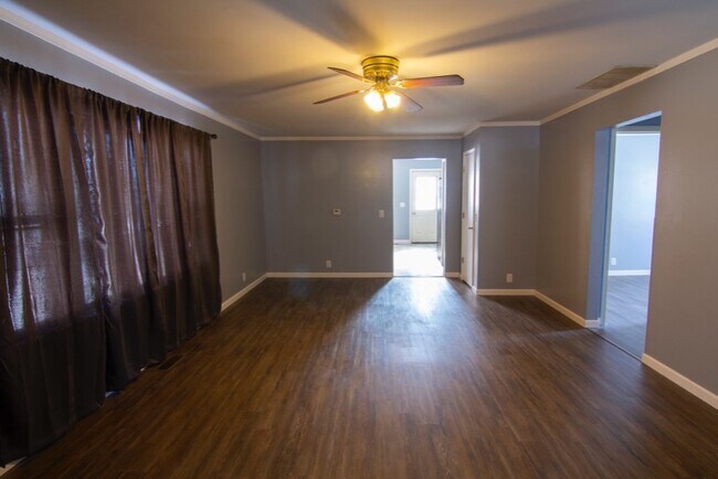 Foto del edificio - 1631 W Euclid Ave